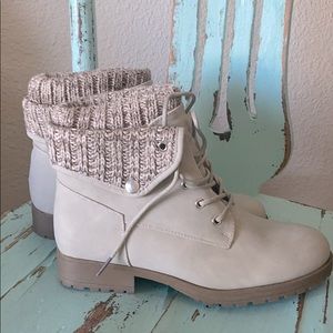 Sage combat boots new without box